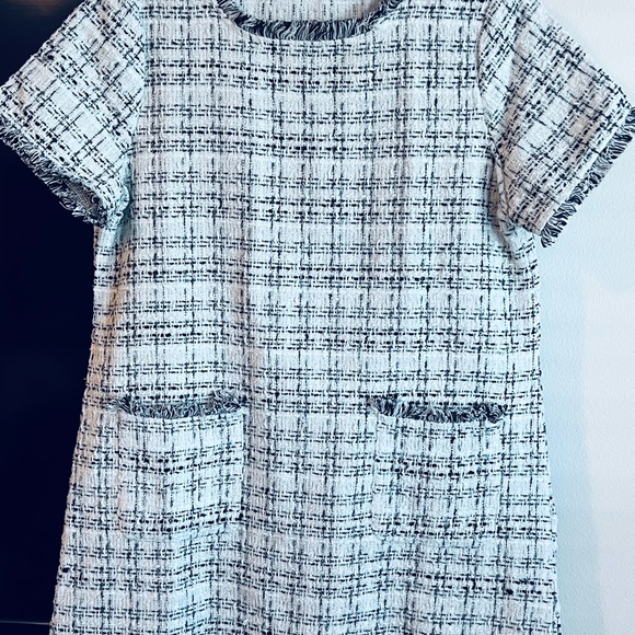 Channel Jackie O style vibes! - Picture 2 of 6